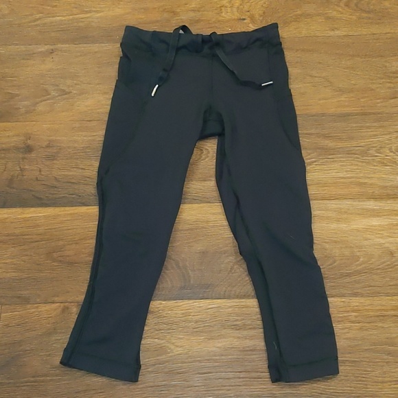 lululemon athletica Pants - Lululemon Black Capri Leggings Size 2